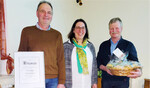 Die Vorsitzende Martina Heckenberger mit den scheidenden Vorstandsmitgliedern Peter Beigger (l.) und Josef Bentele (r.).