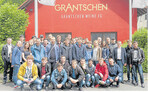 Die Praktikantengruppe zu Gast in der Grantschen-Kellerei.