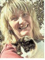 , engagiert sich im Verein Katzentatzen e.V.. Der Verein organisiert ehrenamtlich die Versorgung und Sterilisation von herrenlosen Katzen.