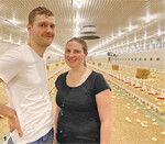 Fabian Reiß und Rebecca Kraft bauen sich mit der Hähnchenmast ein neues Standbein auf.