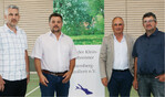 Setzen sich für die Belange der Obst- und Kleinbrenner ein (v. l.): Joachim Dürr und Andreas Metzler vom Verband Südwürttemberg/Hohenzollern, Gerald Erdrich, Geschäftsführer des Bundesverbandes und Hermann Stoppel-Heumesser vom Verband Südwürttemberg/Hohenzollern bei der Versammlung in Laimnau.