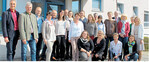 Es freuen sich über den erfolgreichen Abschluss: Luisa Rieder, Verena Gürgen, Silke Lorschiedter, Andrea Will, Anika Fritz, Beate Hengge, Johanna Schildknecht, Mihaela Nutu, Swetla Yonkova, Tanja Lingg und Ute Keller sowie Lehrerinnen und Gratulanten aus dem Berufsstand.