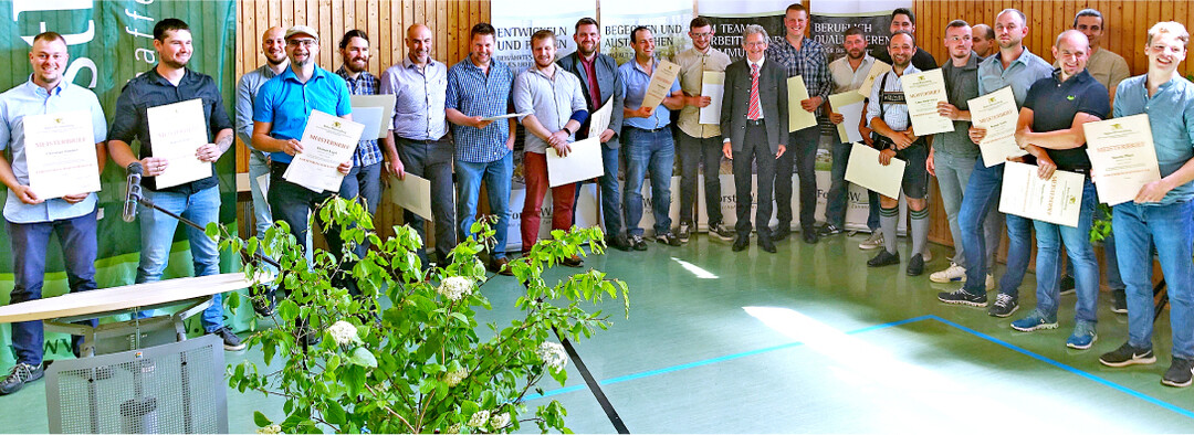 21 Forstwirtschaftsmeister erhielten am Forstlichen Bildungszentrum Knigsbronn ihre Meisterbriefe.