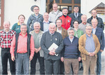 Vor dem Gasthaus Eiche in Utzenfeld: (v. l.) Klaus Riesle, Mathias Kinberger, Dr. Franz Maus, Christian Moser, Damien Baltenweck, Otto Hausegger und Vizepräsident Erich Scheiber, Jean Michel Curien, Josef Franzelin, Dr. Mario Vevey, Präsident Giovanni Battista Polla, Christina Müller, Vizepräsident Edy Bianquin, Christian Dullnigg, Direktor Dr. Italo Gilmozzi, Alain Alter und Fellay Ellie.