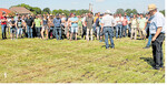Der Jubiläums-Grünlandtag in Pfalzgrafenweiler zog mit seinen Hinweisen zu eiweißreichem Futter, artenreichen Beständen und künftiger Gülletechnik.
