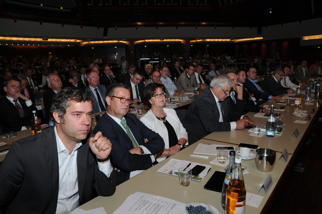 v.l. Andreas Mller, Refernet; Landwirtschaftsminister Peter Hauk, Ministerialdirigentin Grit Puchan, Hermann Frber, MdB und Kreisobmann Gppingen; Josef Rief, MdB