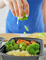 Kohlenhydrate, Gemüse und Eiweiß, so sind die typischen Meal-Prep-Gerichte aufgebaut.