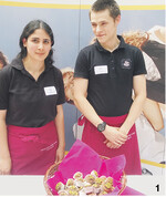 Beim Pausenprogramm „Eat, Walk and Talk" (essen, herumgehen und reden) gab es an 15 Inseln im Foyer und im Freien Informationen von Organisationen. Einige der Hauswirtschaft-Azubis im zweiten Lehrjahr von der Justus-von-Liebig-Schule in Göppingen, hier Elif Celik und Tobias Kreiner, boten ...