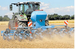 Selbst mit 15 km/h legt die Azurit das Mais-, Soja-, Sonnenblumen- oder Rapssaatgut zuverlässig im Dreiecksverband ab.