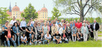 Die Untersteinbacher Reisegruppe vor Schloss Moritzburg in Meißen.