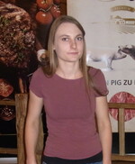 Theresa Schmalhofer erläuterte das Verfahren, Ferkel mit einer Impfpistole nadellos zu impfen.