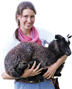 Auf den Höfen hatte Hanna vielfältige Aufgaben. Unter anderem war sie für die Lämmer verantwortlich.