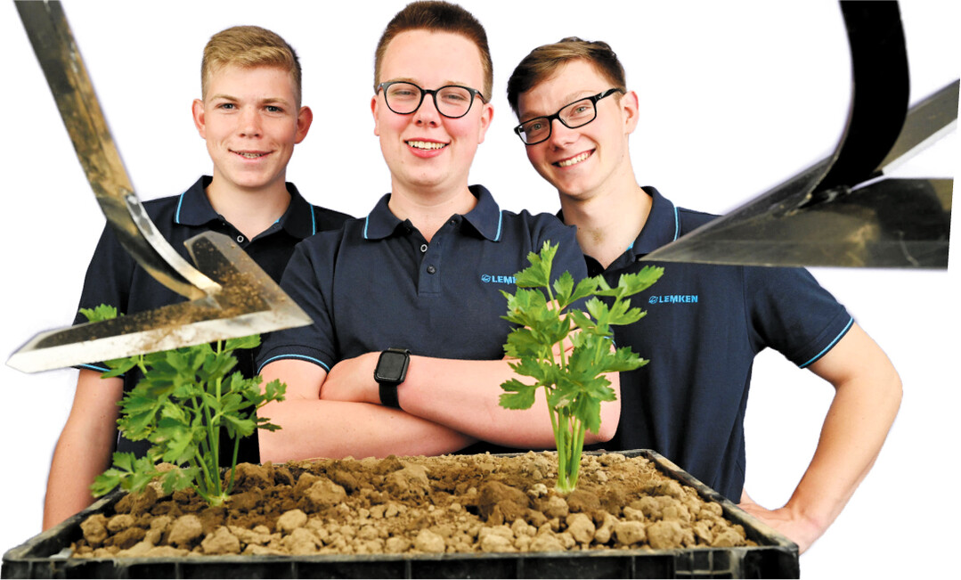 Tom Conrad, Nils Wetzels und Vincent van Husen hoffen, dass ihre Mini-Hacke eine ökonomisch und ökologisch wertvolle Hilfe für Landwirte darstellt.