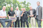 Start in die Zwetschgensaison in Opfingen auf dem Betrieb von Familie Walter (v. l.): EGRO-Anbauberater Hubert Schneider, Heiko Walter, Dr. Konrad Rühl vom Stuttgarter Agrarministerium, Dr. Alexander Wirsig, Kurt Walter, Lorenz Boll und Dr. Ansgar Horsthemke.