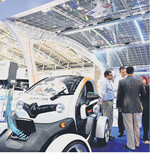 Ästhetische Überdachungen: Die leicht transparenten Doppelglas-Module SI-Enduro sind „bifazial" und werden hier mit dem Montagesystem von Clickcon kombiniert.