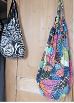 Upcycling: Aus altem T-Shirt wird neue Tasche.