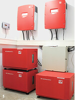 Mit Back-up-Funktion: Das System von IBC mit der dreiteiligen Speichereinheit mit 19,5 kWh Bruttokapazität schaltet in Notsituationen automatisch auf Inselbetrieb.