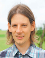 Philipp Wörner hat nach dem Studium der Ökologischen Landwirtschaft in Witzenhausen am Traineeprogramm Ökologische Land- und Lebensmittelwirtschaft teilgenommen. Heute ist der 28-Jährige auf dem Hofgut Martinsberg in Rottenburg für den gesamten Geflügelbereich verantwortlich.