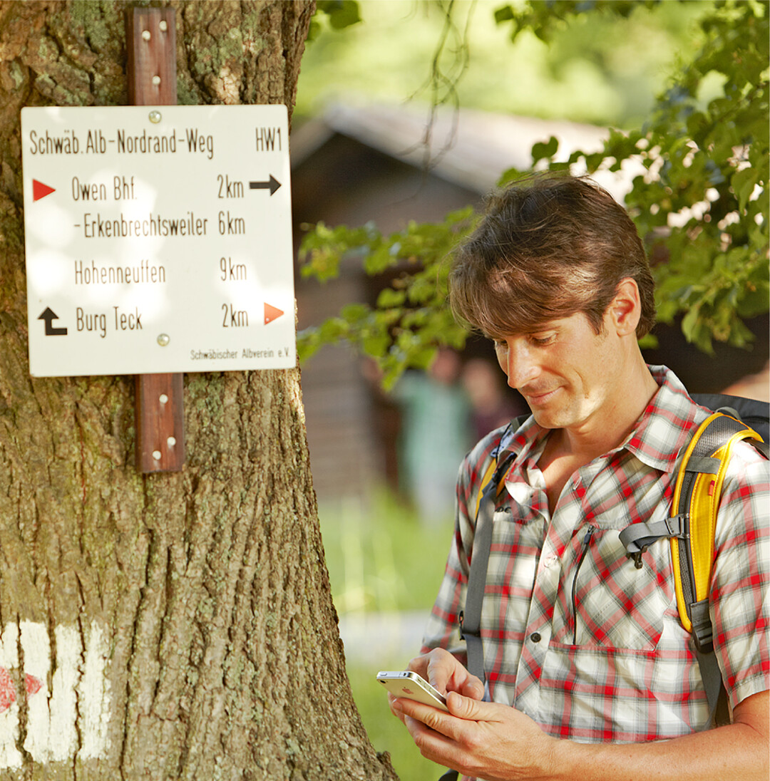 Baden-Württemberg hat viele schöne Wanderwege zu bieten. Wer nicht nur mit Wanderkarte und Wegweiser dem richtigen Weg folgen möchte, für den gibt es mittlerweile auch viele digitale Angebote. Mit dem Smartphone und beispielsweise einer Wander-App kann man das Ländle zu erkunden.