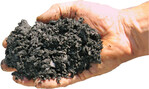 Pflanzenkohle aus einer Holzvergasungsanlage in Oberbayern.