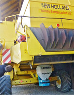 Mähdruschsaat ist auch mit simplen technischen Lösungen erfolgreich umsetzbar, wie mit diesem pneumatischem Sägerät.