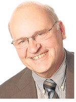 , leitet mit Mapjob (www.mapjob.de) seit rund 20 Jahren eine Fachagentur in Burgdorf, Niedersachsen, die sich auf die bundesweite Vermittlung von Fach- und Führungskräften in der Landwirtschaft spezialisiert hat.