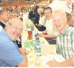 Udo Pollmer (links) zusammen mit dem Vorsitzenden des Bauernverbands Ostalb, Hubert Kucher, auf der Ipfmesse.