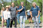 Ministerialdirektorin Grit Puchan vom Stuttgarter Landwirtschaftsministerium, Nikolaus Glocker vom Fachbeirat Öko-Obstbau, Sascha Buchleither, Leiter des Öko-Modellbetriebs und Dr. Ulrich Mayr, Fachbereichsleiter Sorten und Öko-Anbau am KOB Bavendorf, bei der Einführung in den Tag der offenen Tür am Öko-Modellbetrieb.