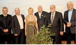 Mitbegründer und BESH-Chef Rudolf Bühler (3. v. r.) mit den Gratulanten zum Jubiläum: v. l. Erster Landesbeamter Michael Knaus, Martin Hahn, Vorsitzender des Agrarausschusses im Landtag, Staatssekretärin Friedlinde Gurr-Hirsch, Prof. Hartmut Vogtmann und Regierungspräsident Wolfgang Reimer.