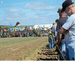 Die Maschinenvorführungen lockten Jung und Alt aufs Feld.