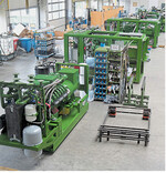 In den Fertigungshallen werden die BHKW nach Kundenwünschen gefertigt.