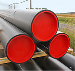 Noch auf dem Lagerplatz: Mit solchen Schutzrohren wird das Erdkabel ummantelt. Im Feldversuch umhüllen sie die beheizbaren Stahlrohre.