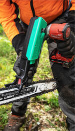 Das Schleiferl schärft Sägeketten mit Schleifbändern.