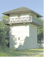 Nachgebauter römischer Wachturm am Limeswall.