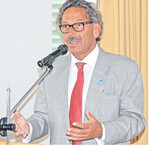 Raus aus der Verteidigungsecke: „Sie müssen Geschichten erzählen können. Das ist die Definition einer Marke. Da müssen Sie hinkommen", ermunterte der Werbefachmann Professor Klaus Kocks die Milchbranche zu einer noch selbstbewussteren und aktiveren Kommunikation. Foto: Borlinghaus