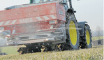 Der langjährige Einsatz von sauer wirkenden Mineraldüngern senkt den pH-Wert des Bodens.