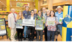 Strahlende Vertreter bei der Preisübergabe in Rottweil. Das Projekt Bauern machen bunt. Äcker blühen auf" hat überzeugt.