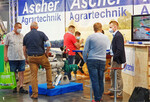 Technik ist immer ein Besuchermagnet: Pumpen, Rühren, Lagern, Separieren bei Ascher Agrartechnik.