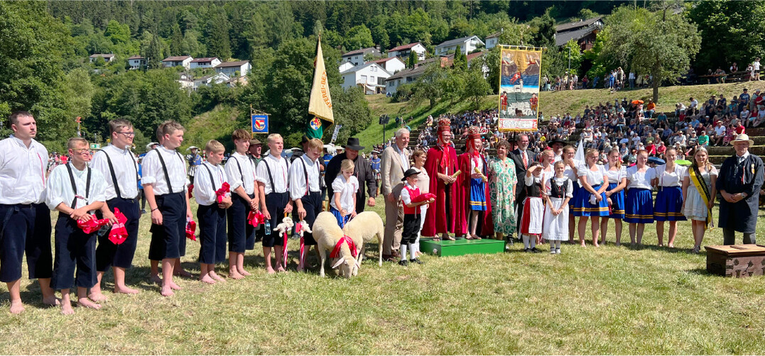 Das Wildberger Schferknigspaar mit allen Teilnehmerinnen und Teilnehmern. 