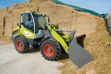 Mit dem Torion 530 mit 46 PS fhrt Claas ein neues Einstiegsmodell in der Klasse kompakter knickgelenkter Radlader fr die Landwirtschaft ein.