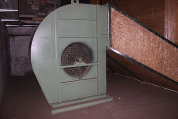 Bei der Unterdachtrocknung von Heu muss die Größe und Leistungsfähigkeit des Gebläses auf die Größe des Heustocks abgestimmt sein.