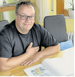 Heinz Schöllkopf bewirtschaftet 25 Hektar FFH-Wiesen. Für einen Teil davon hat er sich vertraglich verpflichtet, den FFH-Status wieder herzustellen, nachdem sich laut letzter Kartierung ihr Zustand verschlechtert hatte.