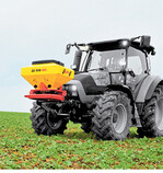 Der ZS 200 M4 streut Schneckenkorn sehr präzise bis 31 m.