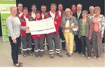 Vertreter der geehrten Untergruppe des Deutschen Roten Kreuzes in Waldstetten-Wißgoldingen, 2011 gegründet, bestehend aus derzeit 22 Ehrenamtlichen, mit Landfrauenpräsidentin Hannelore Wörz (links).