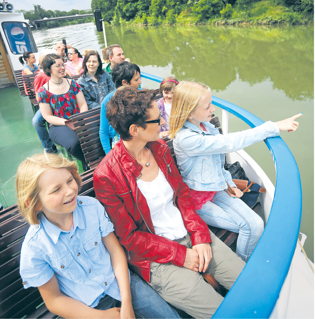 Eine Fahrt auf dem Neckar bietet sich für einen Familienausflug geradezu an. Das gesamte Sommerferien-Programm gibt es unter www.neckarkaeptn.de
