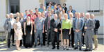 Die Absolventen des Technikerjahrgangs 2016 mit Staatssekretärin Friedlinde Gurr-Hirsch (4. v. r.), weiteren Ehrengästen und dem Lehrerkollegium.