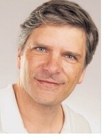 ist Internist und Angiologe im Medizinischen Versorgungszentrum am Diakonissenkrankenhaus in Augsburg. Er ist dort im Herz- und Gefäßzentrum tätig.