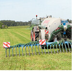 Gülle muss fließfähig sein, ob sie nun mit alter oder neuer Technik ausgebracht wird.