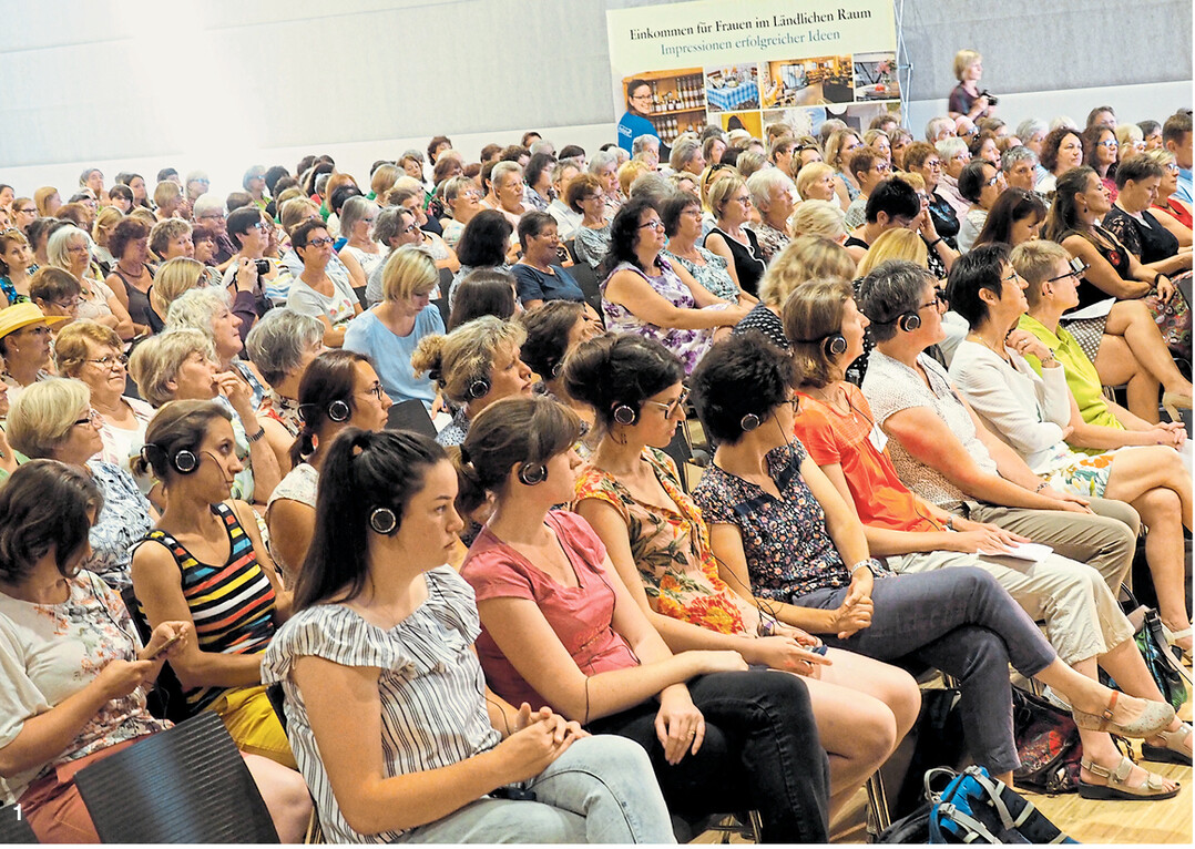 lnteressierte Zuhörerinnen beim deutsch-französischen Frauenkongress in Lahr.