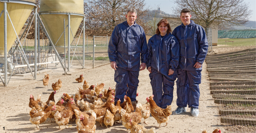 Katja und Martin Fll mit Sohn Daniel, der nach dem Realschulabschluss im Herbst 2022 eine landwirtschaftliche Ausbildung beginnt. und den konventionellen Betrieb bernehmen will.